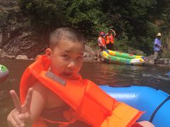 -安吉龙王山峡谷漂流