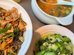 辣椒炒肉-食欲老院子荆芥疙瘩汤(经五路店)