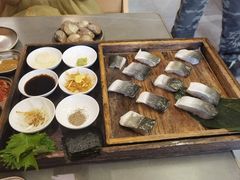 -围炉肉舍•炭烤活鳗•丹东海鲜烤肉(步行街店)