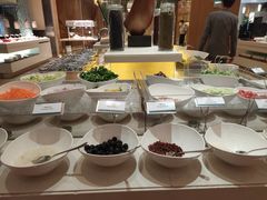 自助调料区-上海浦东假日酒店逸庭咖啡厅