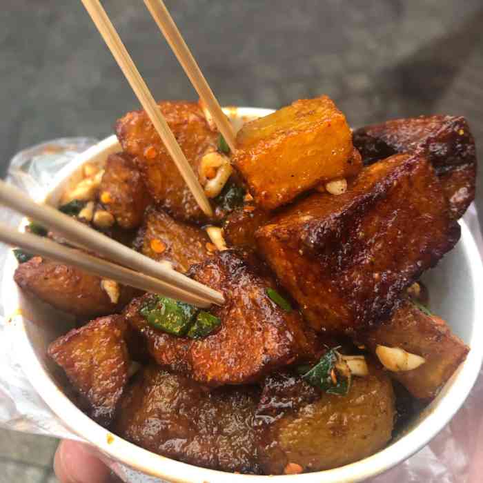 叙永炸土豆-"泸州水晶沟美食一条街档口生意最火爆的一.