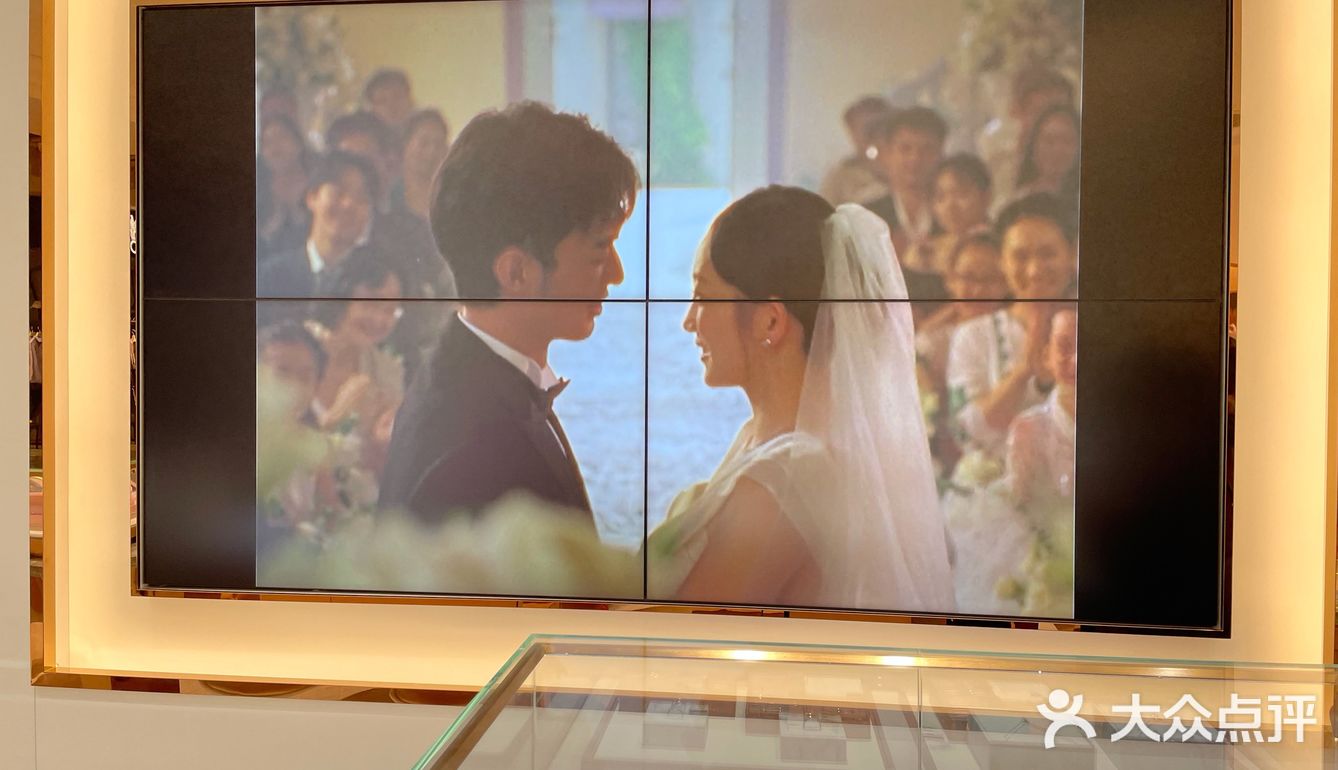 结婚二十七年被称为“桃花心木婚”,这个说法来源于法国