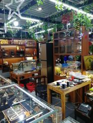 -灵彩珠宝(朗香街店)