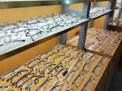 -优医视平价眼镜蔡司依视路折扣工厂店(十里堡店)