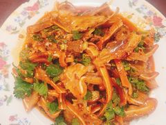 凉片-巍山𤆵肉饵丝