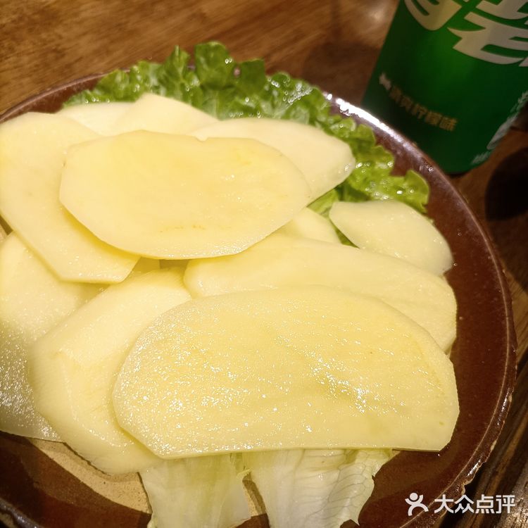 又是一家生意火爆的民间火锅