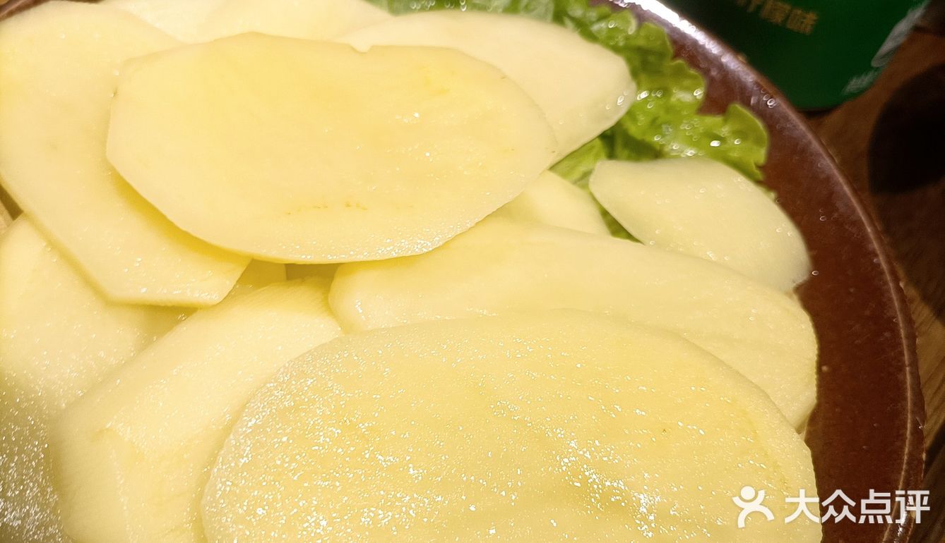 又是一家生意火爆的民间火锅