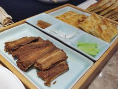 烙饼卷带鱼-106餐厅北京菜.烤鸭(百子湾店)