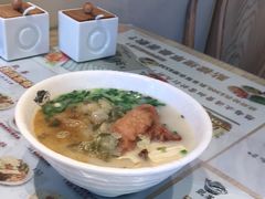 酸辣豬扒米線-凯峰鱼汤米线(金利達店)