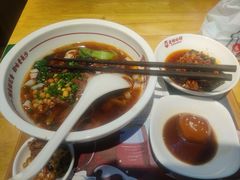 -呷佬·长沙手工米粉(金沙江路店)