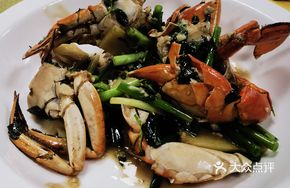 Stir-Fried Meat Crab with Ginger, Scallion and Mint