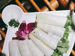-老牌坊云南鱼豆花火锅(哈西万达店)