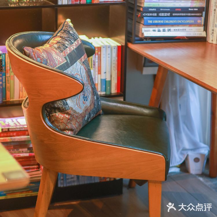 寻找城市中未知的角落，除了爱我们什么也不加✨