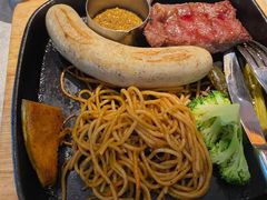 冠军牛扒配纽伦堡香肠-半秋山西餐厅(宜昌大洋店)