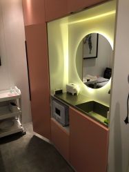 -LESSMORE科技头皮理容中心