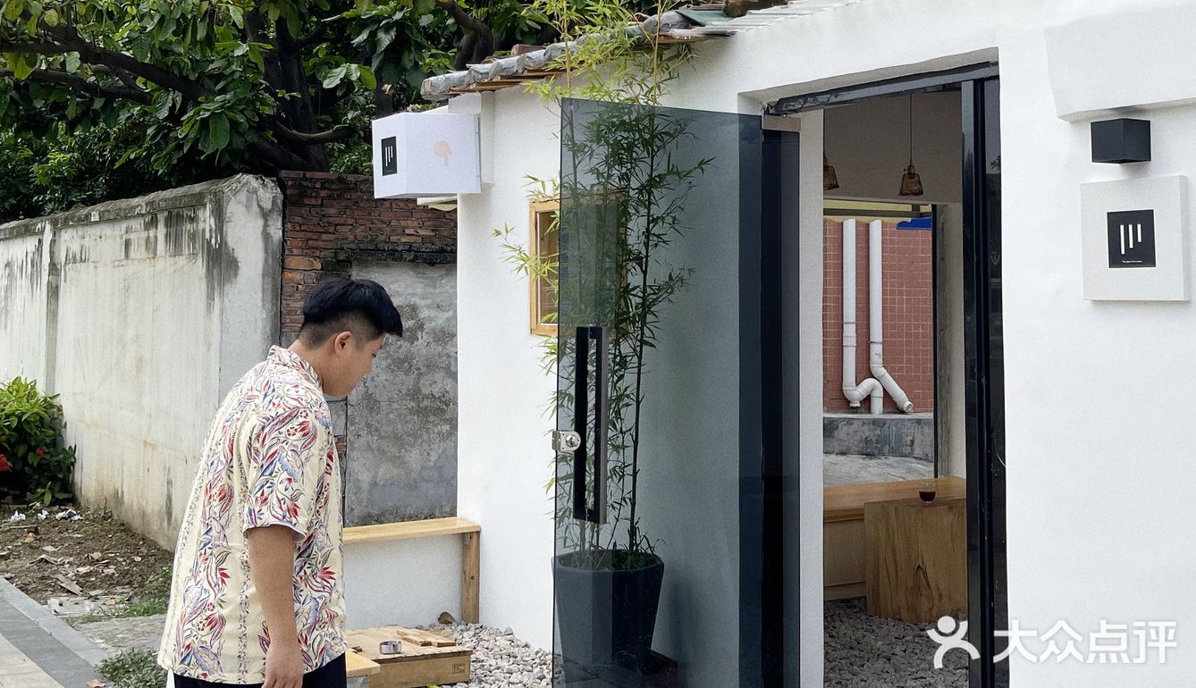 简约白墙风咖啡店🍂