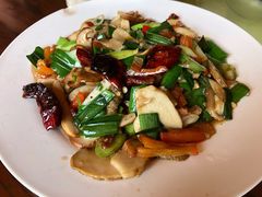 腊肉炒牛肝菌-翕庐小苑