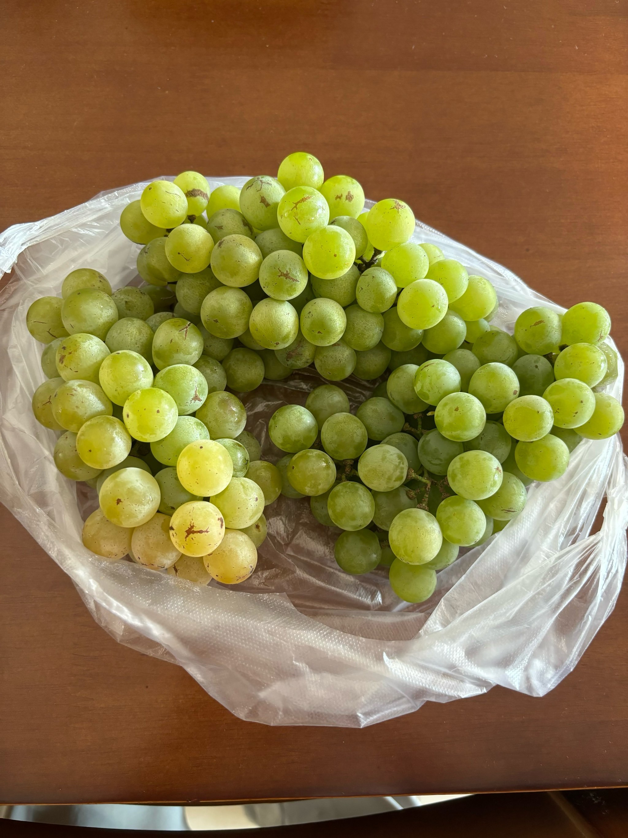 🍇晶莹剔透的绿葡萄,小时候的味道!