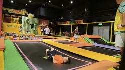 -蹦蹦跳跳(新奥购物中心店)