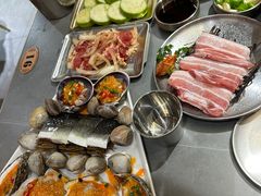 -围炉肉舍•炭烤活鳗•丹东海鲜烤肉(步行街店)