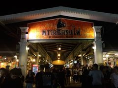 -席娜卡琳火车铁道夜市