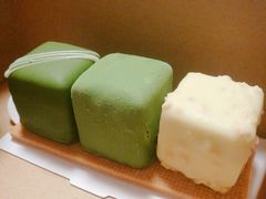 茶三现蛋糕-星巴克臻选(郑州中原万达店)