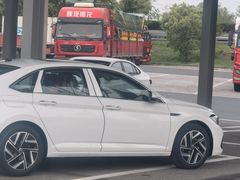 -平望服务区·停车场