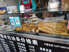 面包甜点陈列柜-糯米包油条(武汉大学店)