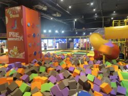 -蹦蹦跳跳(新奥购物中心店)