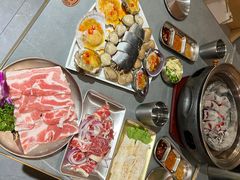 -围炉肉舍•炭烤活鳗•丹东海鲜烤肉(步行街店)