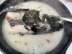 砂锅鱼头汤-万佛湖许老大铁锅鱼(黑金冠店)