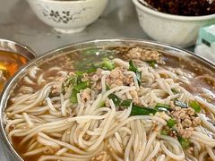 -正宗杨记普洱酸醋米线(总店)