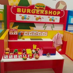 -莫莉幻想儿童乐园(三河燕郊永旺店)