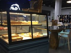 面包甜点陈列柜-咖星人E·T coffee·云赛空间