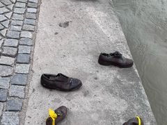 -多瑙河畔鞋履雕塑