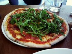 芝麻菜披萨，配合卷饼式吃法非常棒！-沈阳君悦酒店·意坊意大利餐厅