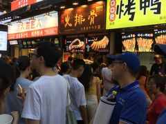 等位区-八一好吃街·高品美食广场