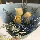 循礼门逛街人手一束花