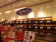 面包甜点陈列柜-老佛爷饼店