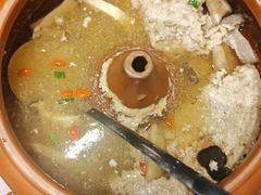 汽锅菌子肉饼-老滇山寨•云南特色菜•地方菜•民族风情歌舞表演(金碧店)