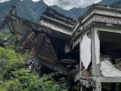 -四川汶川特大地震漩口中学遗址