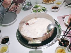 -洪氏嗨捞·广东猪肚鸡·椰子鸡火锅(西咸万象城店)