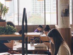 -ROAST coffee & eatery