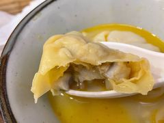 金汤黄鱼馄饨-蟹黄鱼·楼上面馆(外滩中央旗舰店)