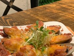 -layback cafe & bar