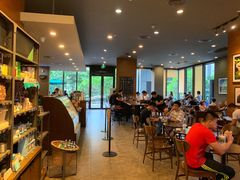 大堂-星巴克臻选(深圳龙华红山天虹店)