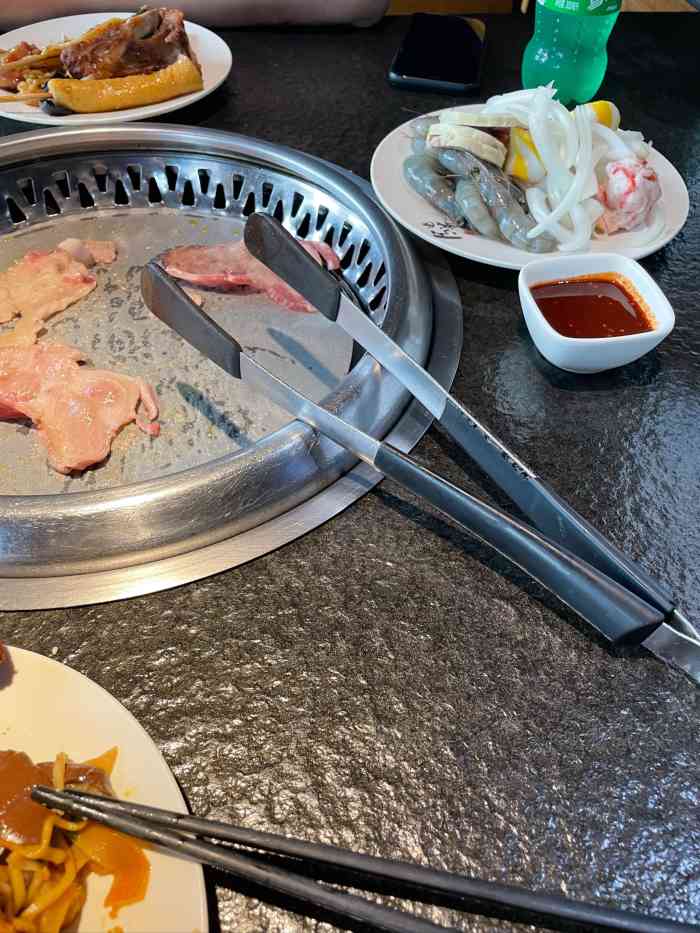 金达莱自助烤肉(南中环店)-"晚上六点掐着点去的里面还是坐满了人.