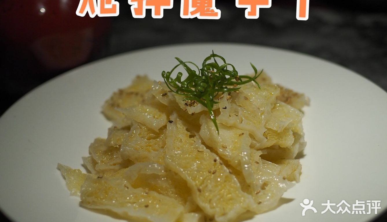 一边吃饭一边欣赏舞蹈，不香吗[胜利]