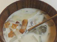 -志龙皇冠吃货椰子铺