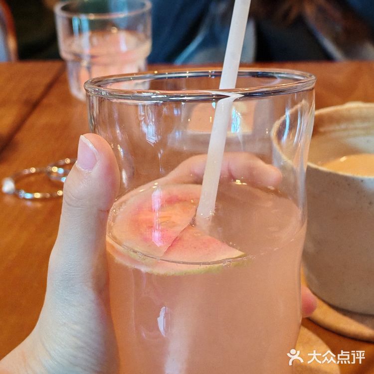 三千客电子闺蜜的咖啡馆，点的芭乐苏打，非常好喝